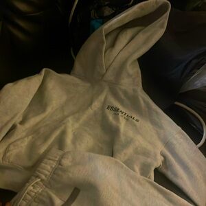 Essential jogging suit gray